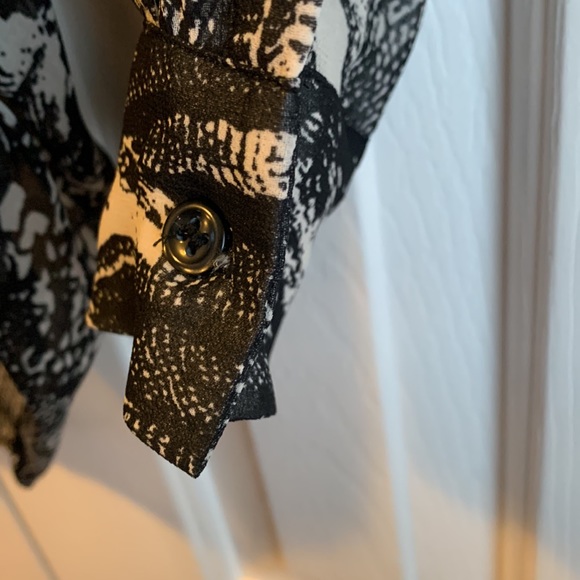 DEX Blouses - Picture 2 of 11